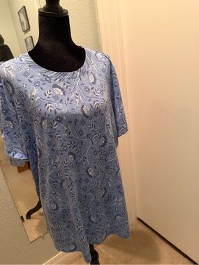 Isaac Mizrahi Light Blue Floral Short Sleeve Tunic